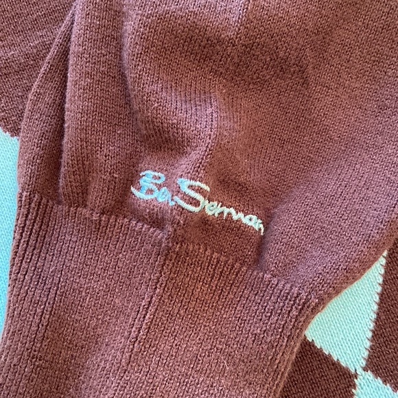 Ben Sherman Mens V-neck Sweater in an argyle pattern - Picture 4 of 7